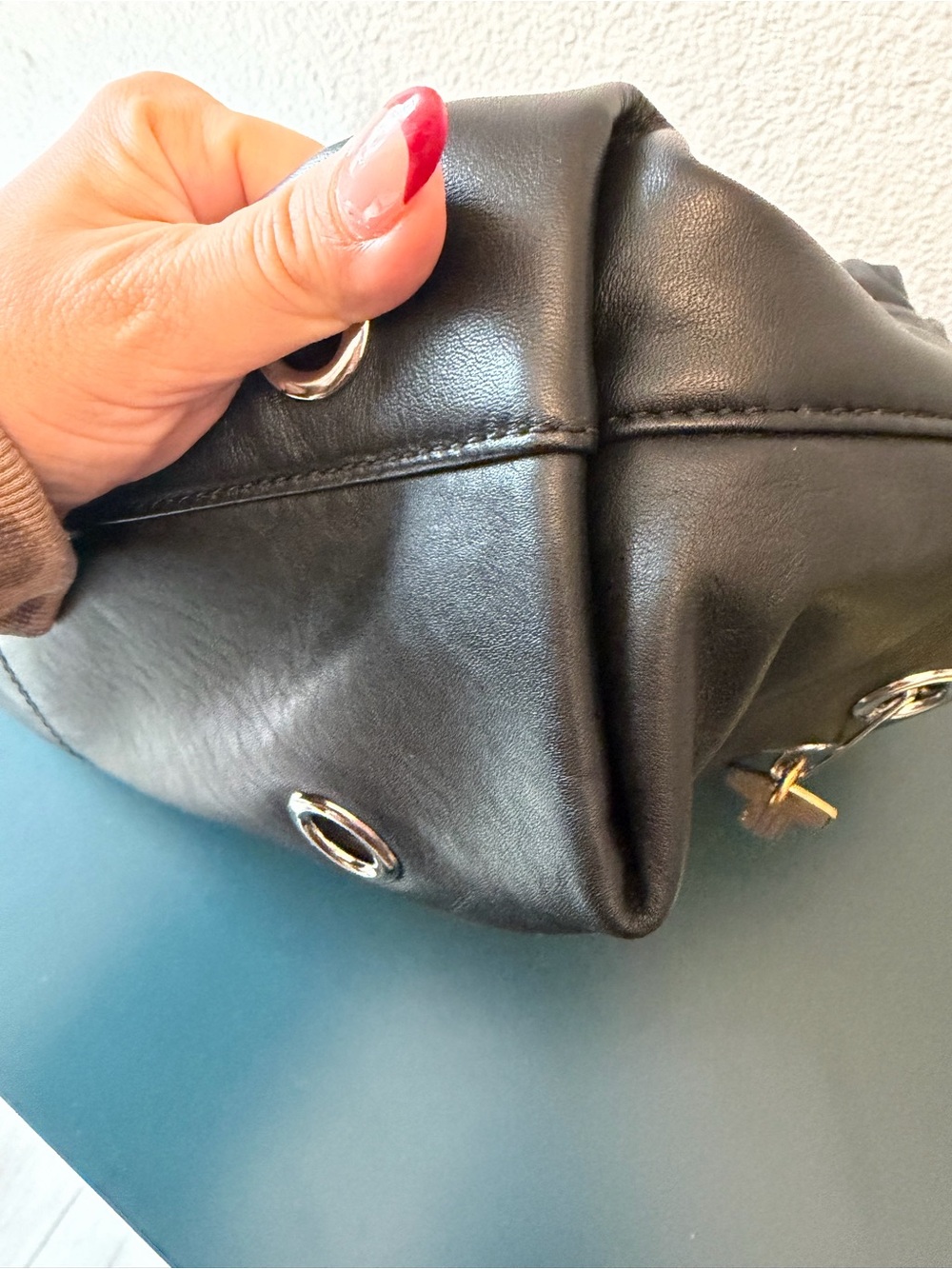 Marc Jacobs Grommet Charm Cristina Leather Tote Black - Picture 5 of 16